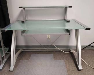 Modern Industrial Style Metal Frame Desk With Tempered Glass Top and Removable Shelf
