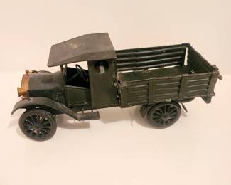 Vintage metal/tin open bed hauling truck resembling a Ford
*made in Phillipines 