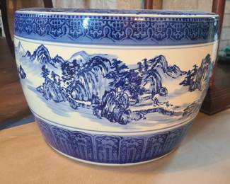 LARGE Chinese Blue & White Porcelain pot/planter