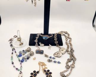 Bracelets & necklaces