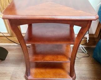 Tapered end/side table w/3 shelves