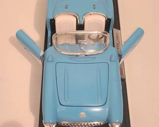 The hood & trunk also raises up 😁