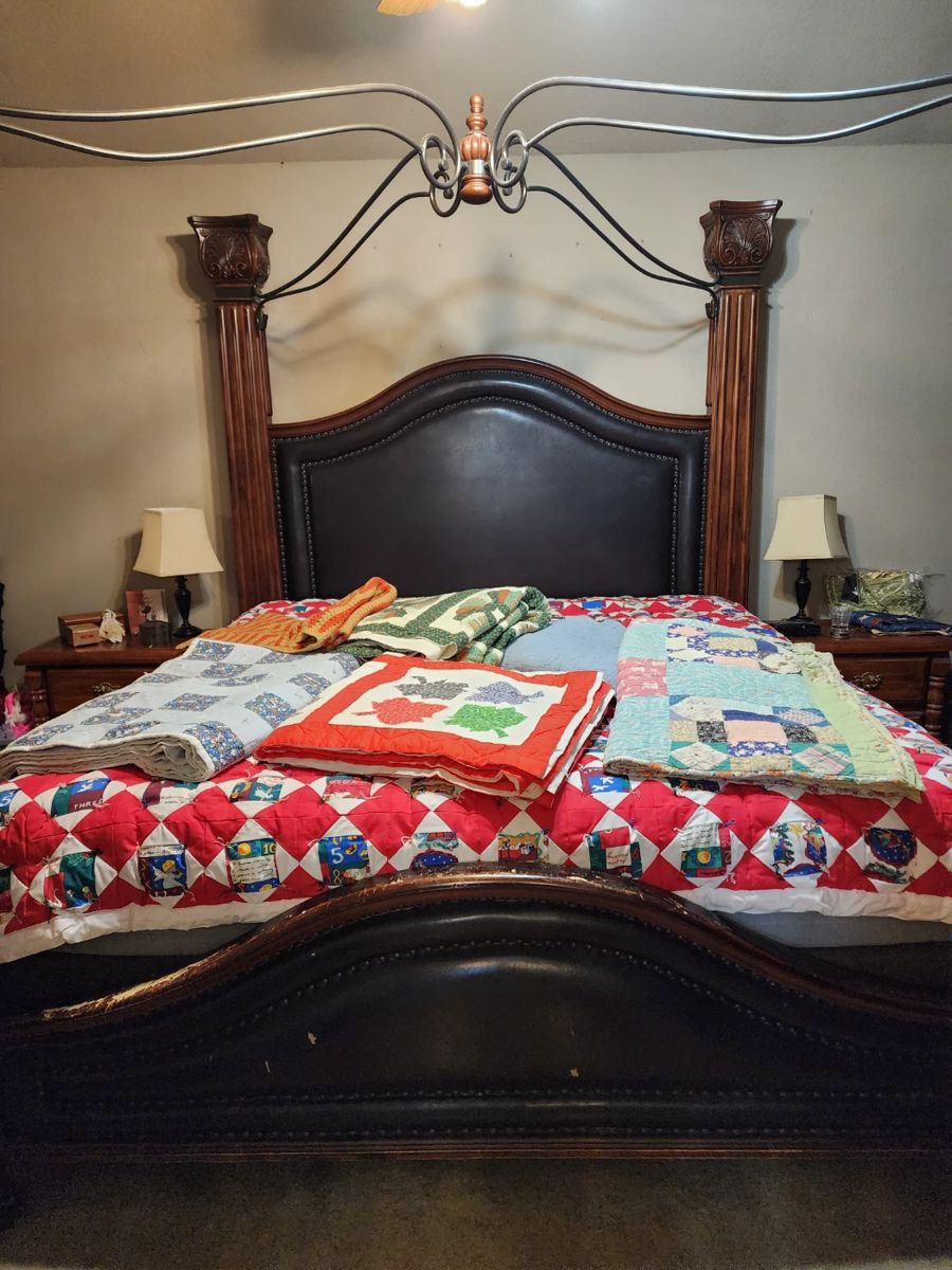 4 Poster King Size Bed - Vintage Handmade Quilts