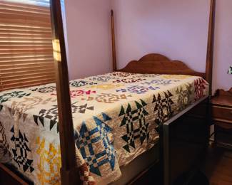 4 Poster Queen Size Bed - Vintage Handmade Quilt