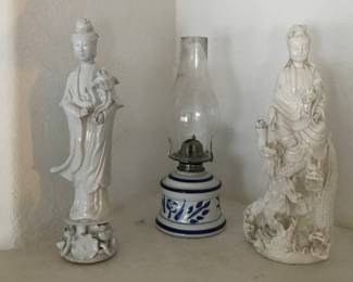 porcelain Asian figures, oil lamp 