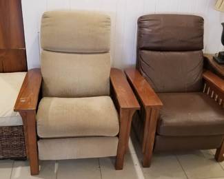 2 Recliners matching Frank Lloyd Wright Prairie Style, table, lamp, ottoman w/storage, picture frames