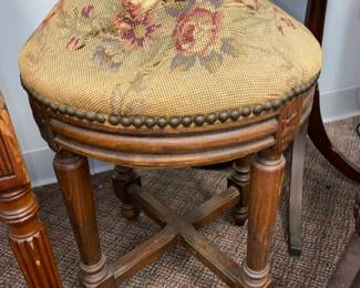 Tufted stool 