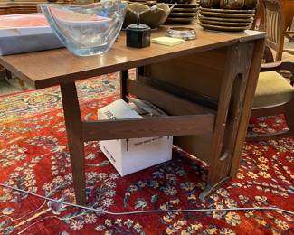 Opposite view of gate leg on drop leaf table