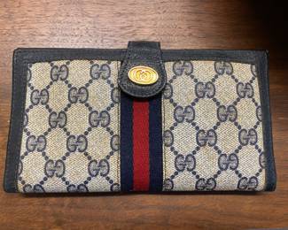 Gucci pocket book