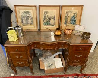 Ornate dressing table with 7 drawers and fitted glass top