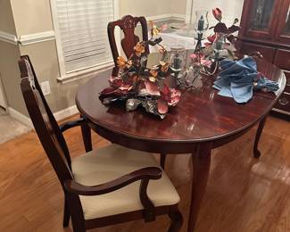 Table with 6 chairs