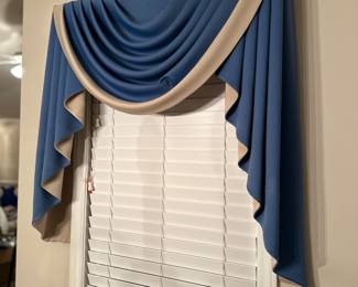 2 blue curtains