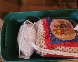 TWIN SIZE QUILT OF BEAR INCLUSED DUST RUFFLE AND 2 PILLOWS. 