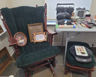 ROCKER WITH FOOTSTOOL