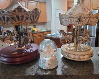 WONDERFUL COLLECTION OF CAROUSEL MUSIC BOXES WORKING CONDITION