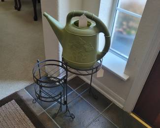 PLANT STAND AND WATER CAN PLASTIC