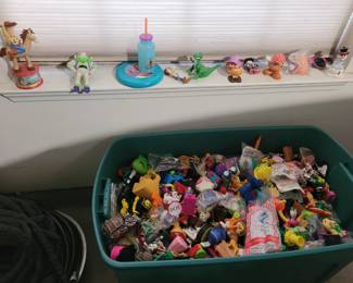 GREATEST COLLECTION EVER OF MCDONALD TOYS COLLECTED OVER 40 YEARS. MCDONALD'S STARTE GIVING HAPPY MEAL TOYS OUT IN JUNE 1979.