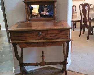 ANTIQUE SMALL DESK