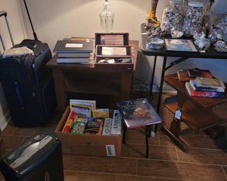 SMALL SUITCASE, SHELL PURSE, SHREDDER, SPANISH LEARNING BOOKS, SPECIAL KNIVE SETS, LAMPS, END TABLES