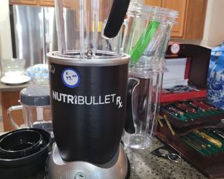 NUTRIBULLET WITH ACCESSORY CUPS