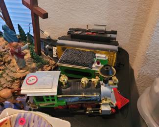 TRAIN SET WITH TRACKS