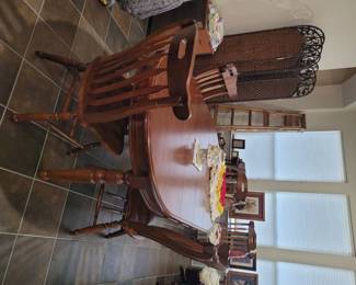 BREAKFAST TABLE WITH 6 CHAIRS.  GREAT CONDITION