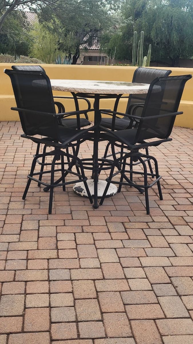 Round Top Table Patio Set  with 4 Chairs