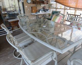 Glass top table with beautiful design - comes with 6 chairs