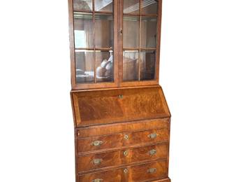 $1400 - Henredon Drop Front Ladies Secretary Writing Desk NJ220-2                                                                                            Description: Expertly crafted by Henredon, this Drop Front Ladies Secretary Writing Desk is a functional and elegant addition to any home office. With a drop-down front, it provides ample workspace while maintaining a stylish appearance. Perfect for those seeking both style and practicality.

 Dimensions: 34.5 x 21 x 82

Condition:  Very good condition

Local pick up Rockville, MD.  Please contact us for shipper suggestions