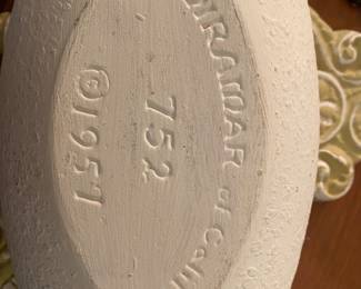 Bottom of canoe-shaped vase