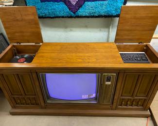Beautiful Zenith console tv/stereo from the 1980’s. The stereo works.  TV likely does but needs a signal/antenna.