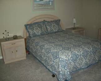 Thomasville Furniture 6pcs. QUEEN Bedroom Suite: