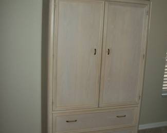 Thomasville Furniture 4 Drawer Clothing Armoire.