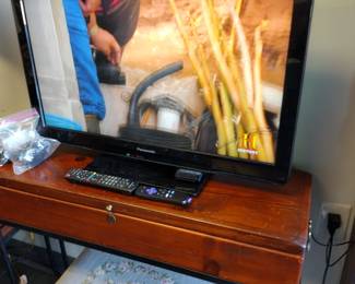 Roku TV working with remote.