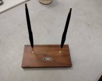 Vintage Parker double pen desk set.