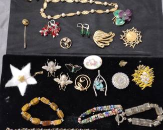 Miscellaneous costume and brooches