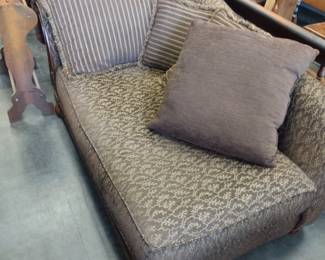 Very nice fainting sofa
