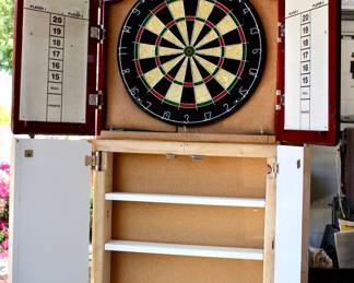 Hanging darts board