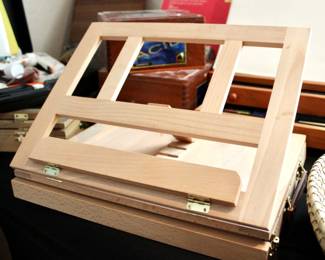 Art box with easel