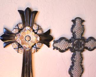 Hanging wall crosses