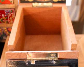 Red Lion cigar box