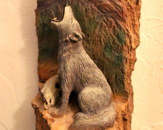 Howling wolf hanging wall decor 
