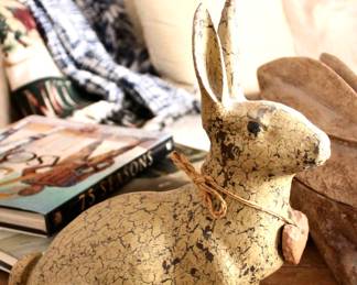 Rabbit sculpture decor
