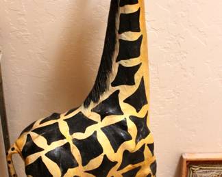 Giraffe sculpture decor