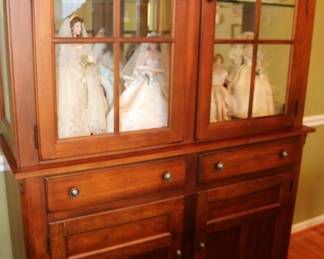 Beautiful cabinet - with a solid collection of Mint dolls - Scarlett, Diana, Grace and and Kate