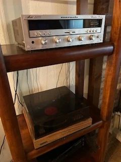 Vintage Marantz 2238 stereo receiver (circa 1976) Gerrard turntable. Good condition. https://classicreceivers.com/category/receivers/marantz/2238