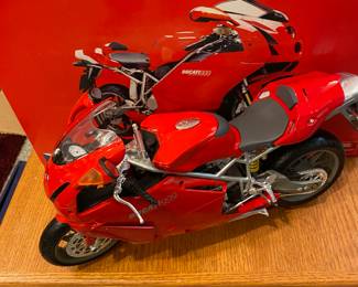 Ducati 999 Motorcycle/Box