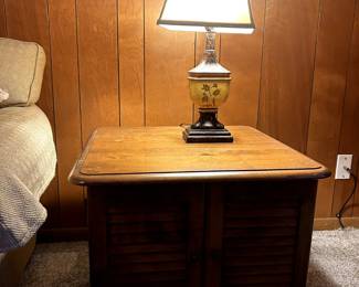 Vintage Ethan Allen Heirloom Maple Nutmeg end table $250