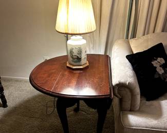Ethan Allen Georgian court Traditional 23"x 28" oval accent table with leaves. $250