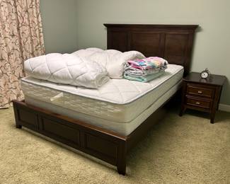 Queen bed with matching nightstands . Like new. 